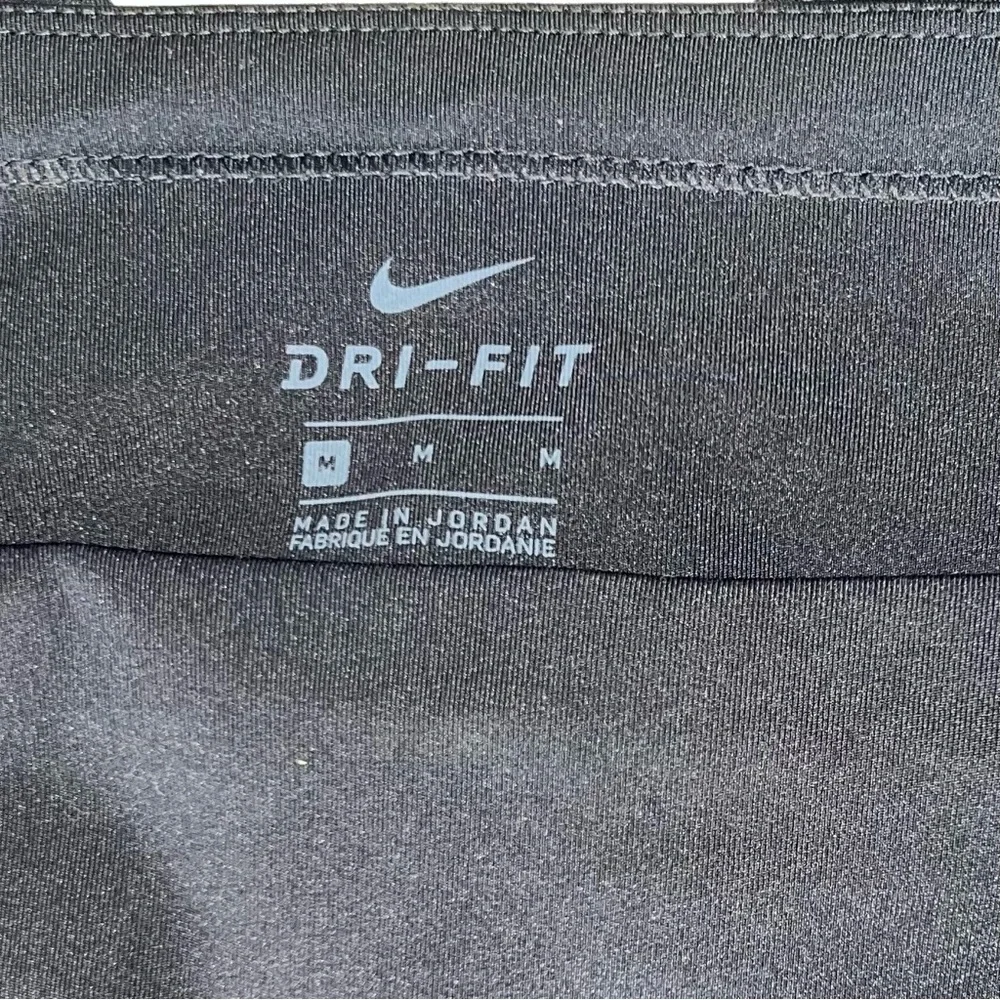 NIKE athletic capri leggings, black, size Medium